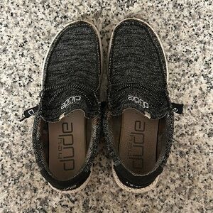 Hey dude Wally Sox size 11